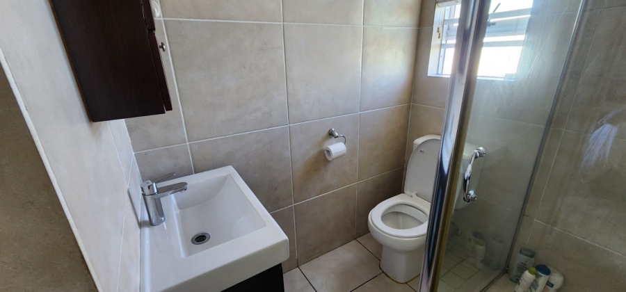 To Let 3 Bedroom Property for Rent in Uitzicht Western Cape